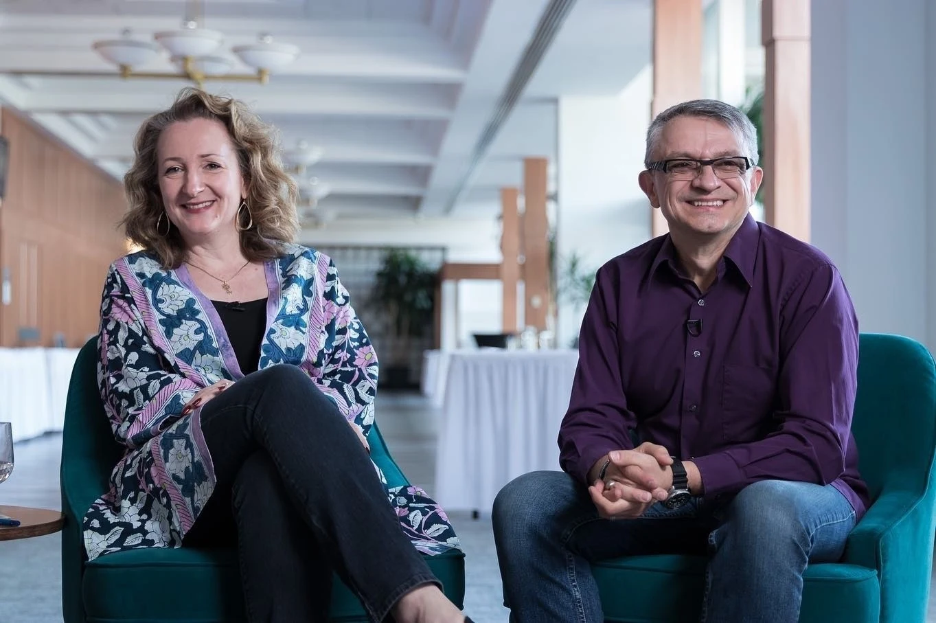 Rachel et Éric Dufour assis ensemble, prêts à partager leur approche